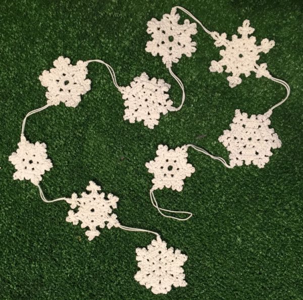 Chain of 5 snowflakes